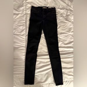 Levi’s Black 720 High-Rise Super Skinny Size 29
